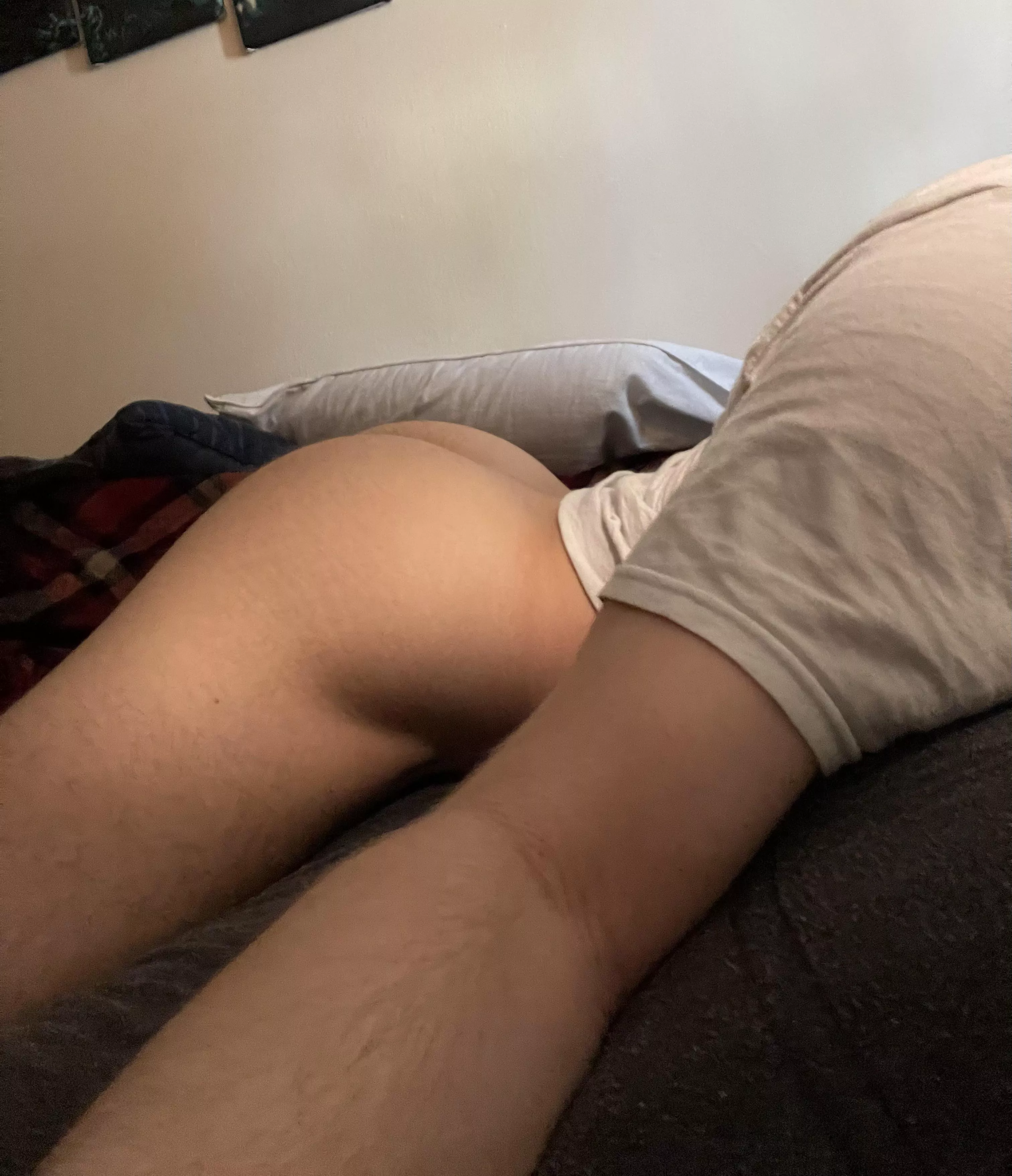 My favorite thing to wear to bed, a t-shirt and no pants! My favorite thing to wear to bed, a t-shirt and no pants!