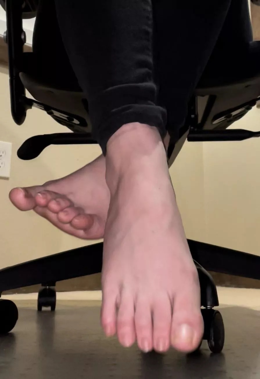 My feet need a good rubbing 🦶🏻😏