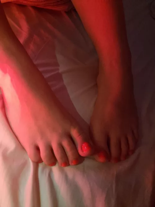 my feet need warm colors 🌶️👣