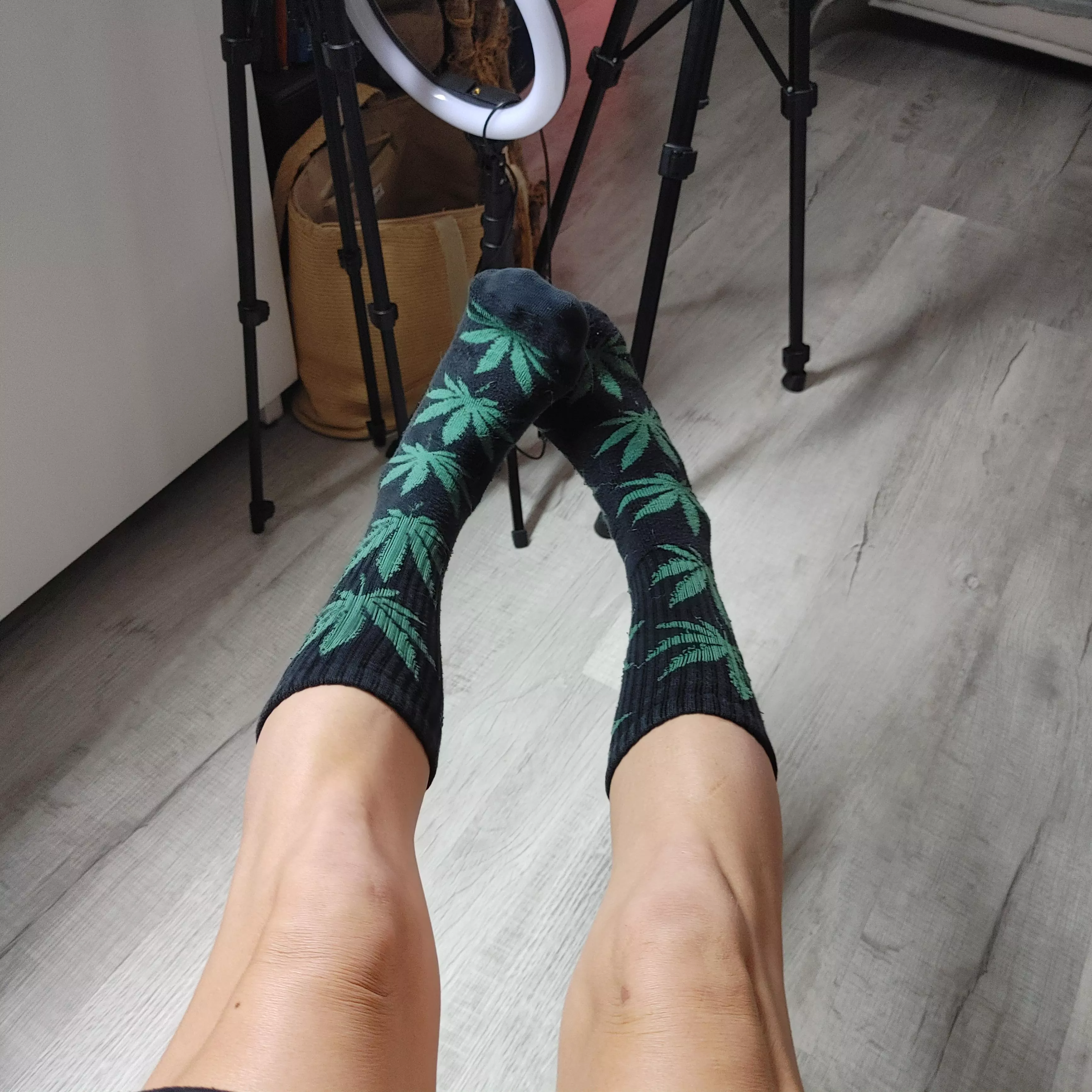 My feetsies got cold [Female] 🤭🙃