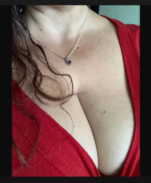 My first post here. I always appreciate a bit of cleavage