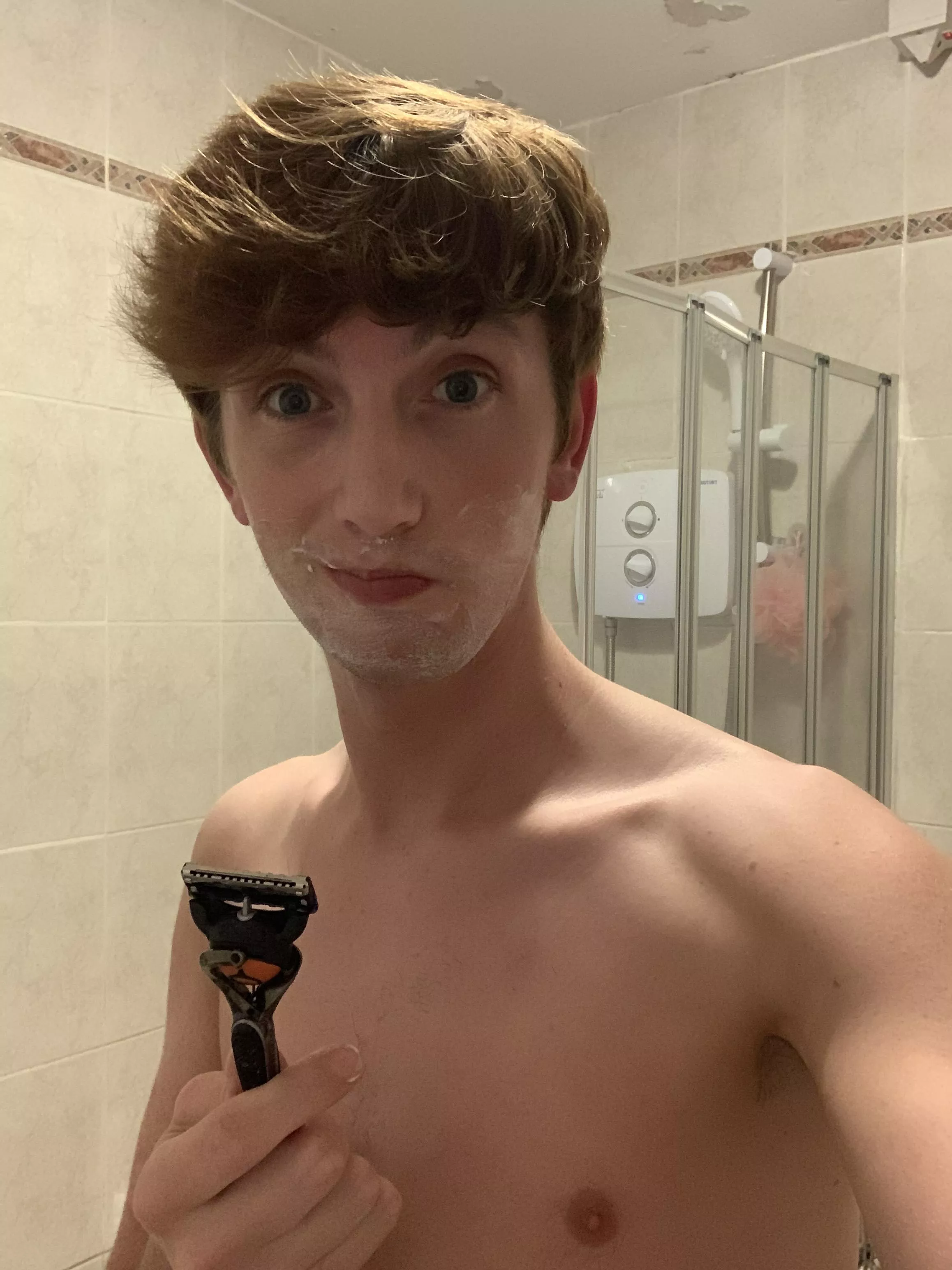 My friends say I need a magnifying glass to find the hair to shave 🙈