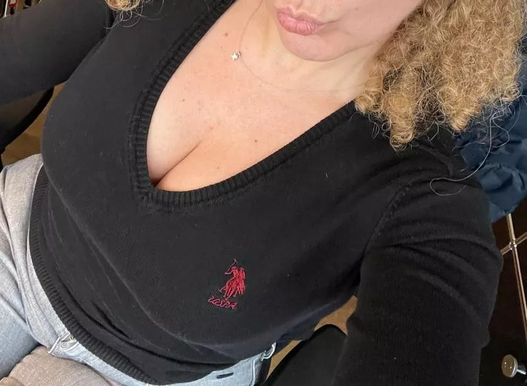 My gf sent it from office. Do you like her boobs? My gf sent it from office. Do you like her boobs?