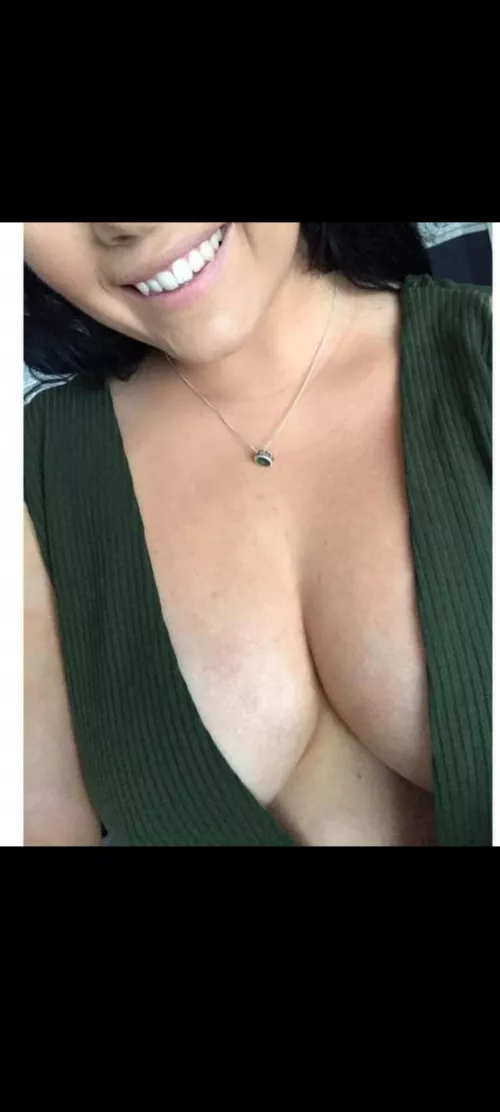 My girl loves to show off on nights out. I let her do whoever she likes.