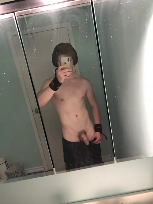 My girlfriend doesnβt know about my Reddit adventures. Anyone wanna chat? Training push today (m)20π