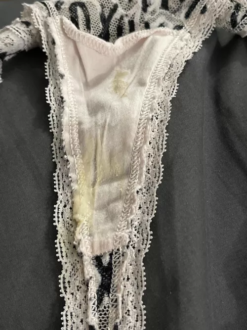 My gym thong from today! Nice and juicy. Dm for details if youβre interested!
