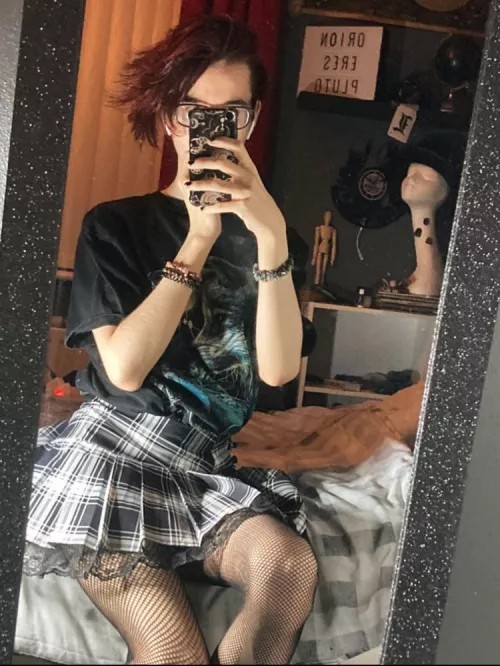 My hair looks like a spiky slide lol