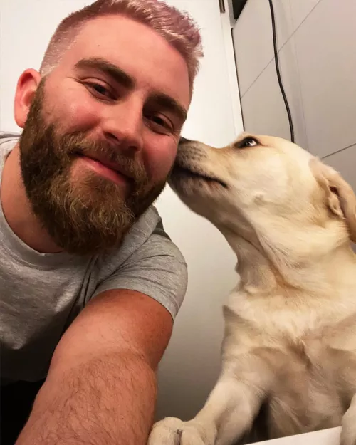 My hairdresser made a mistake and as a result I wound up with a purple tint to my hair for a few days. Dakotaβs not sure what to think about this latest development. My hairdresser made a mistake and as a result I wound up with a purple tint to my hair for a few days. Dakotaβs not sure what to think about this latest development.