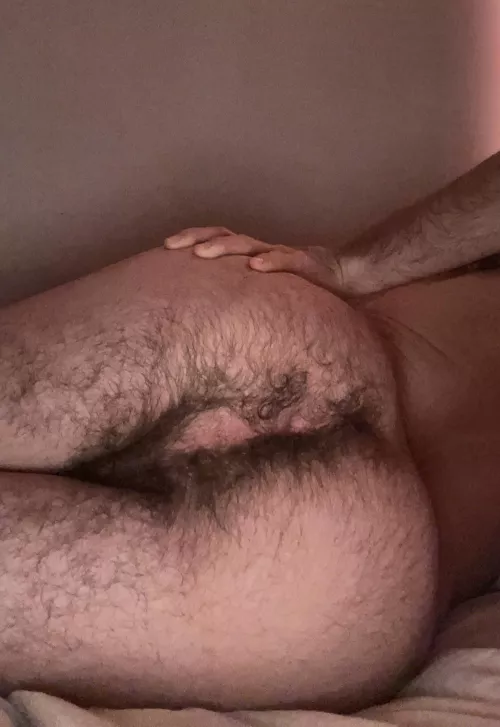 my hairy ass from the side š