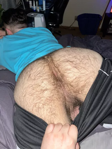 My hairy ass is ready for a good pounding and breeding š