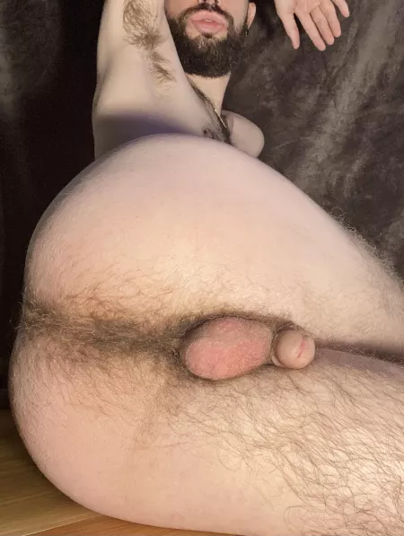 My hairy man ass needs some serious attention. Wanna help? My hairy man ass needs some serious attention. Wanna help?