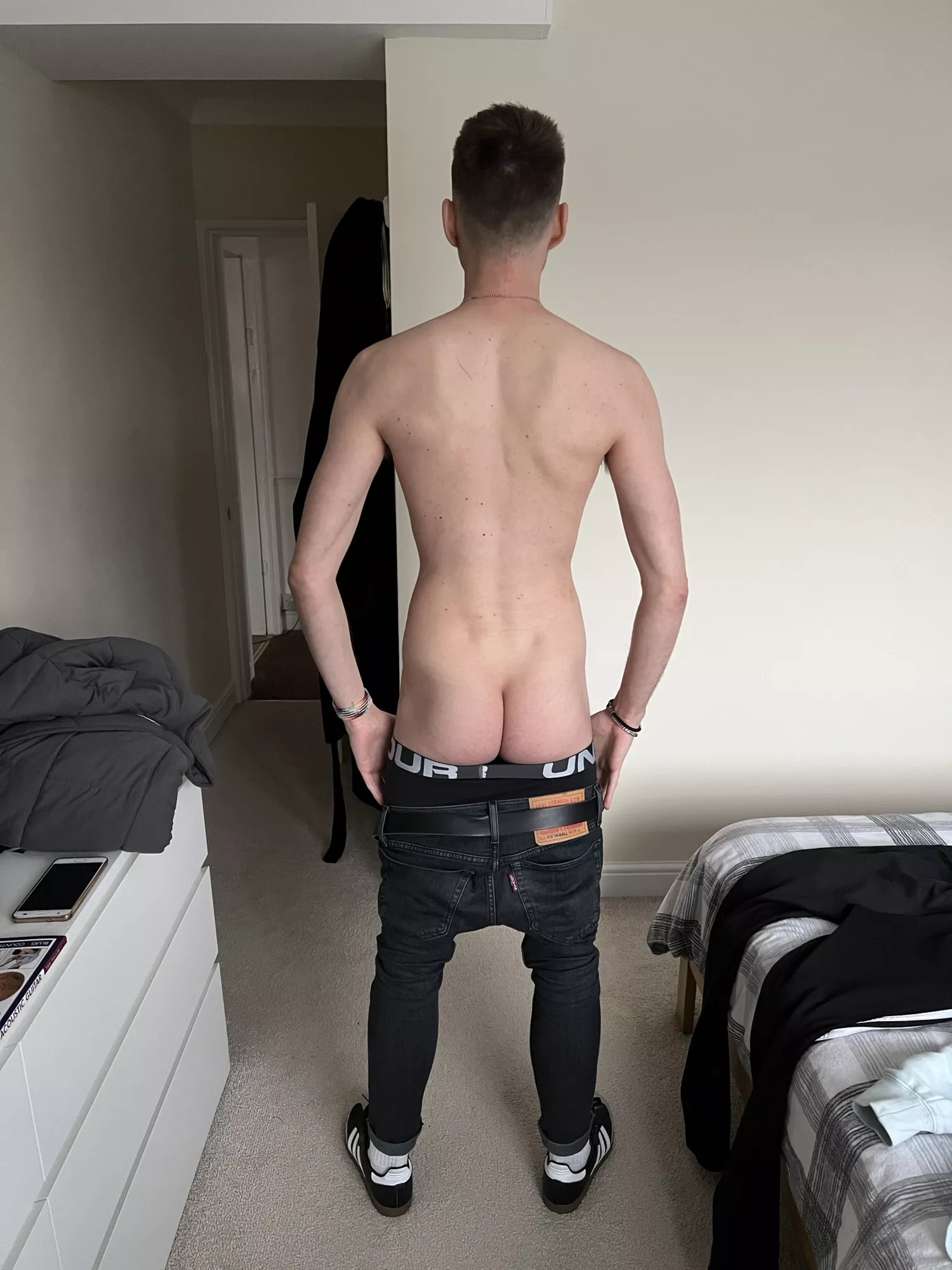 My jeans slipped down 😬