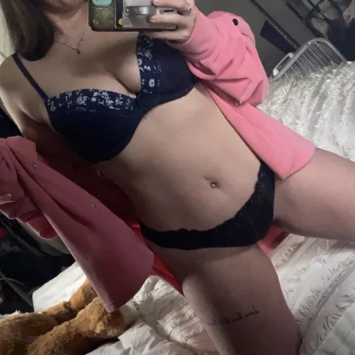 My kids are at school, wanna come over?😉🔥❤️32 mom of 3😘