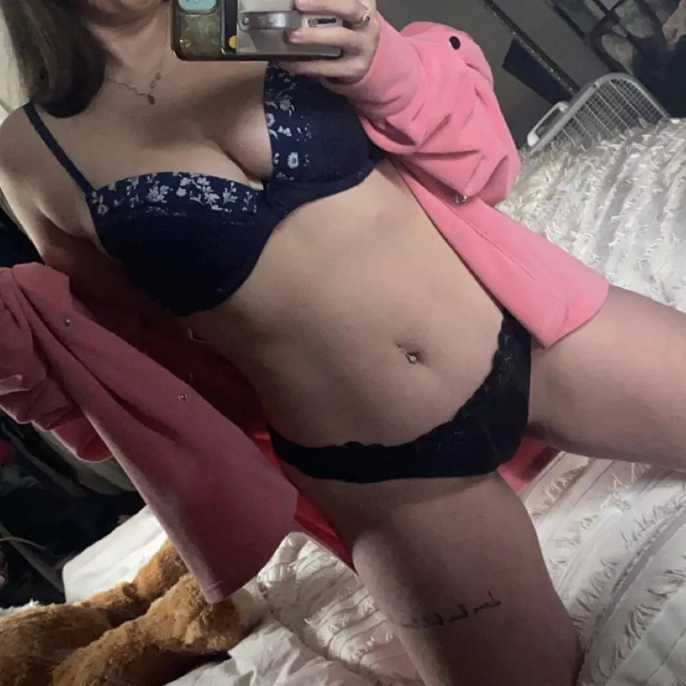 My kids are at school, wanna come over?😉🔥❤️32 mom of 3😘