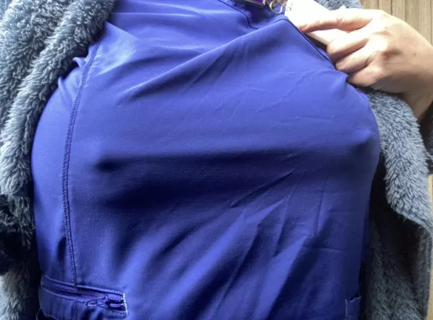 My kitty thinks the clinic is chilly. OC My kitty thinks the clinic is chilly. OC