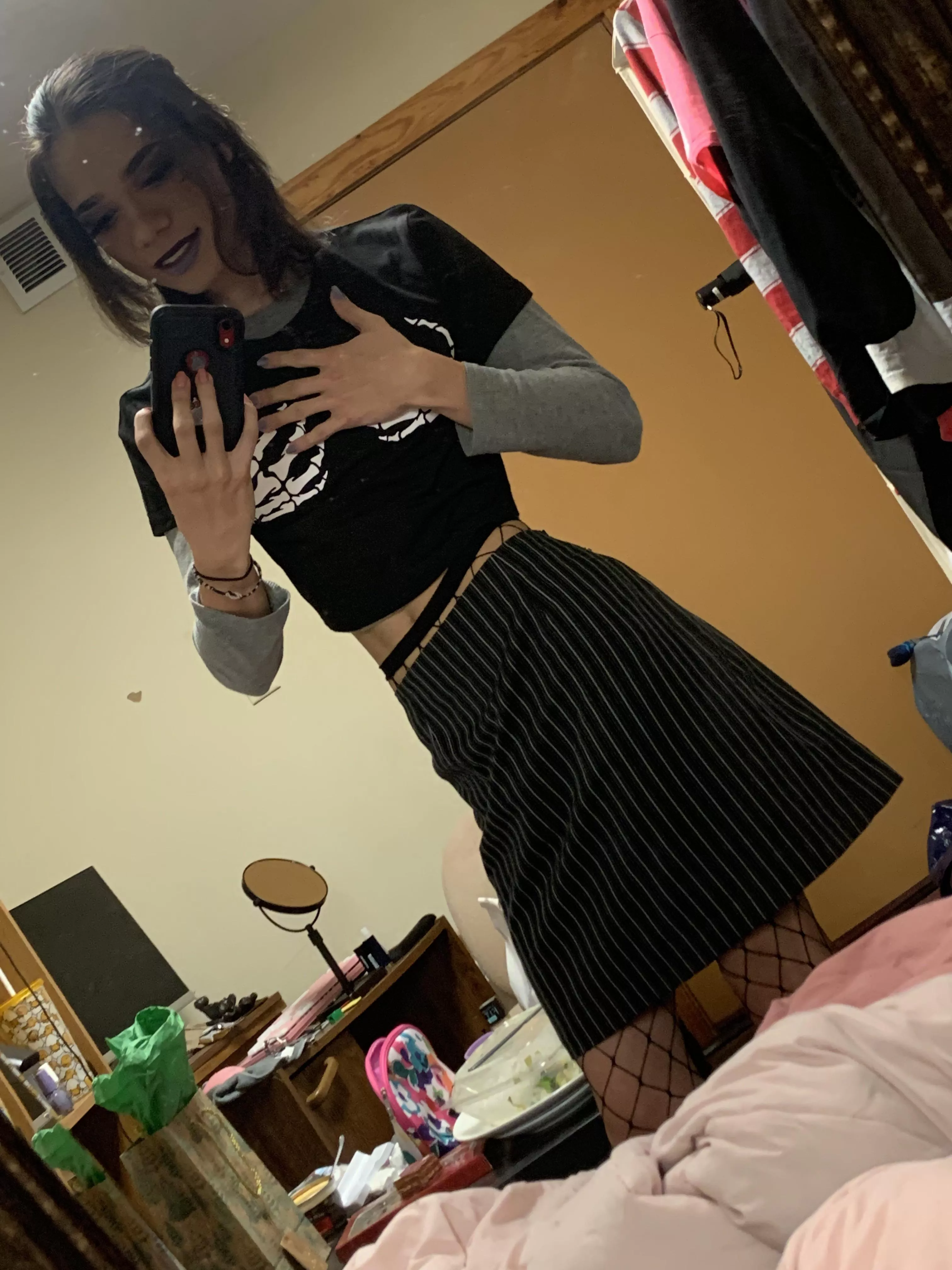 My legs are chopsticks ☠️ but you can’t really see them in this pic 🖤