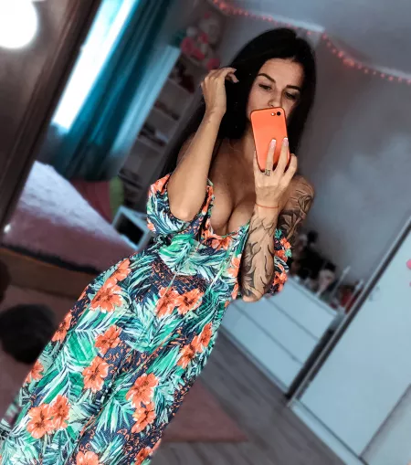 My legs spread open, eat my pussy? My legs spread open, eat my pussy?