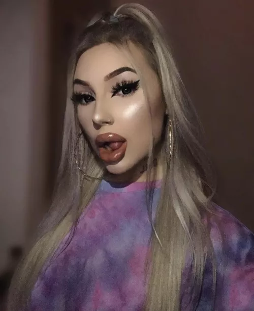 my lips shine brighter than the sunπβοΈ my lips shine brighter than the sunπβοΈ