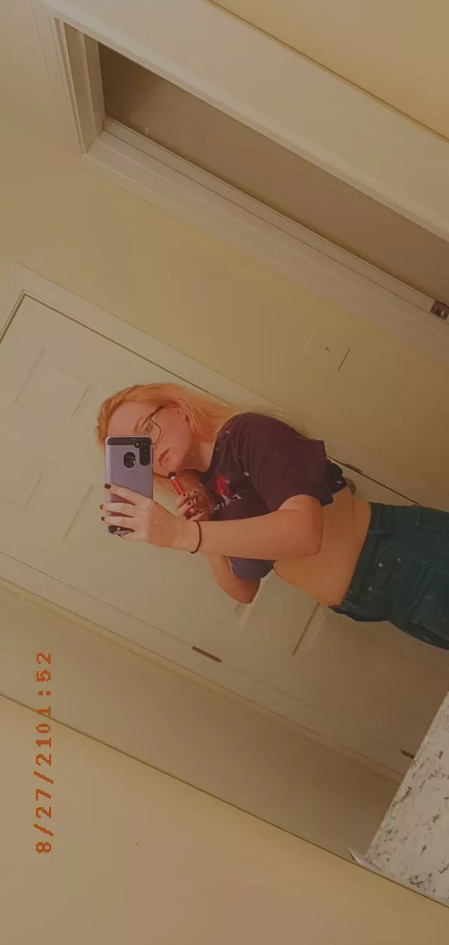 My little tummy poking out (f) My little tummy poking out (f)