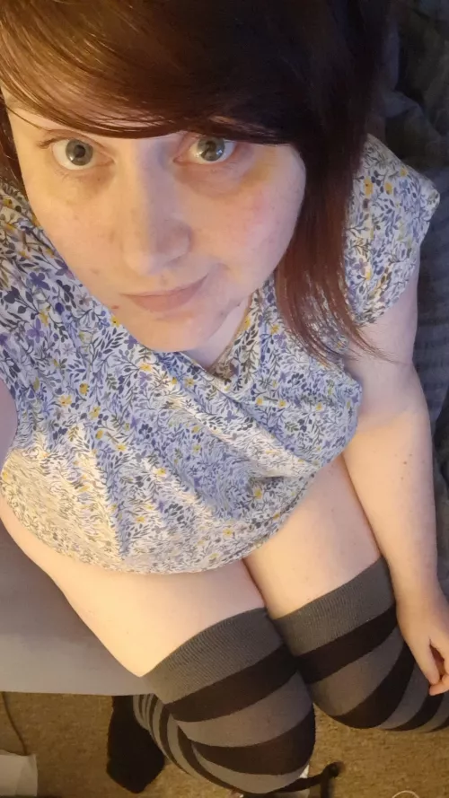 My long legs are cold, but thigh high socks keep them nice and toasty! (31[f] uk, 190cm/6'3)