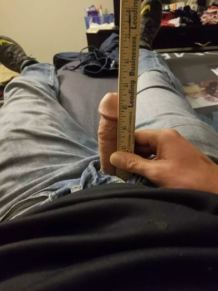 My man's got a little dick but he makes me cum a lot and I love it. Whatcha think 😝😝😝