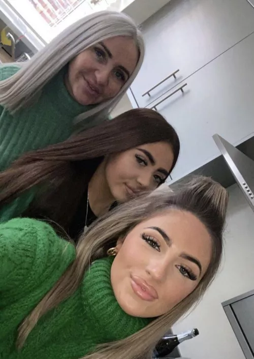 My mom Tina (44), my sis Heidi (18) and my sis Ellie (20) I’m looking for a dominant bully to put me in my place and describe how domineering he can be