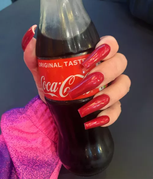 My nails look so hot holding most things… What else should I grip? 😉♥️ My nails look so hot holding most things… What else should I grip? 😉♥️
