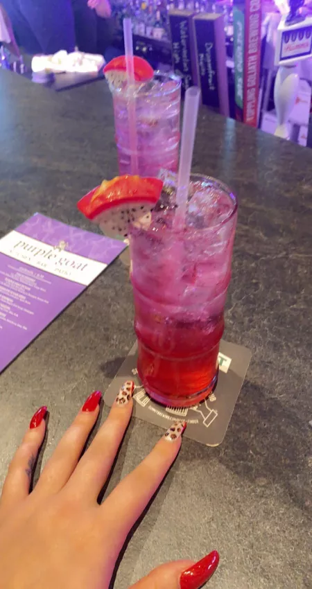 my nails match my drink ?