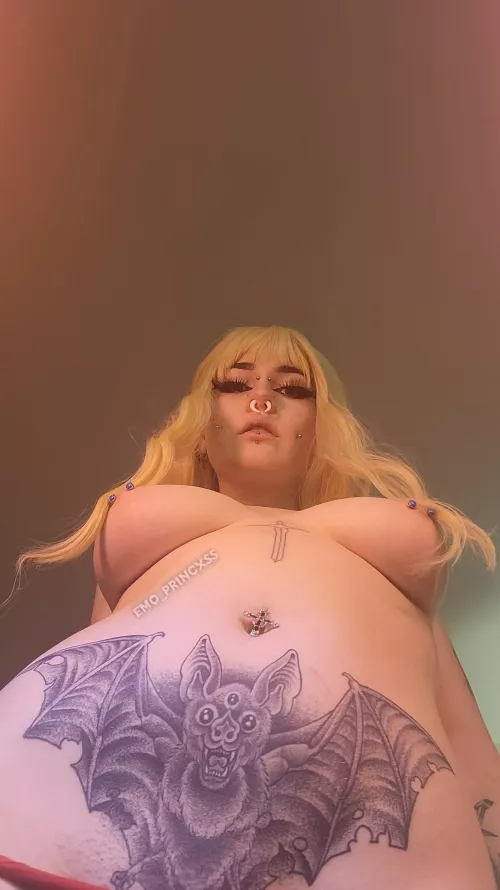 My natural 34 d titties from below❤