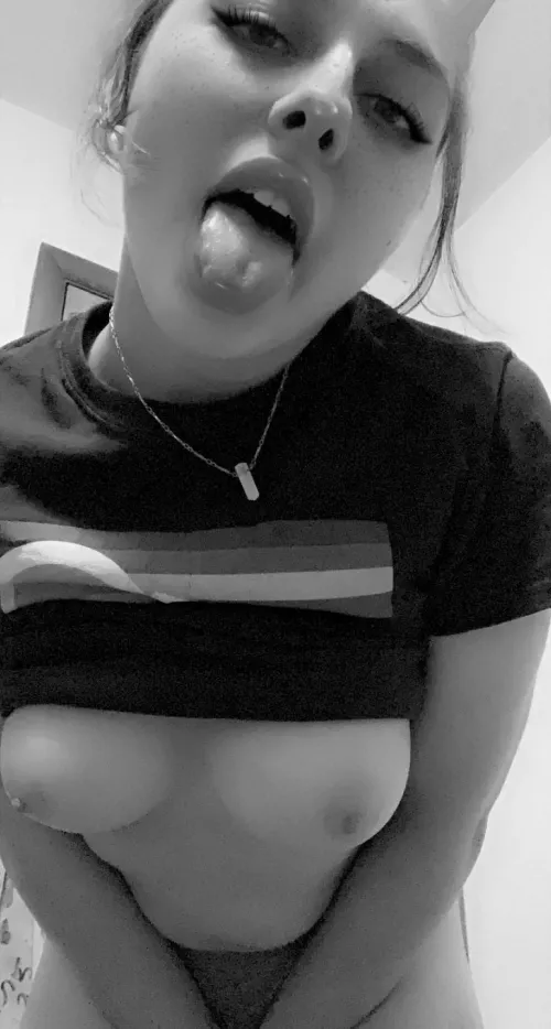 My necklace still looks cute☺️