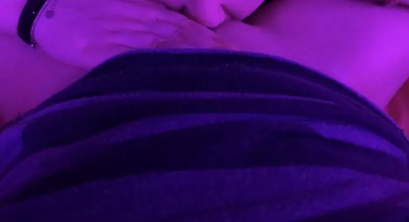 my new roommate taught me how to eat her pussy in quarantine;) wanna join? my new roommate taught me how to eat her pussy in quarantine;) wanna join?