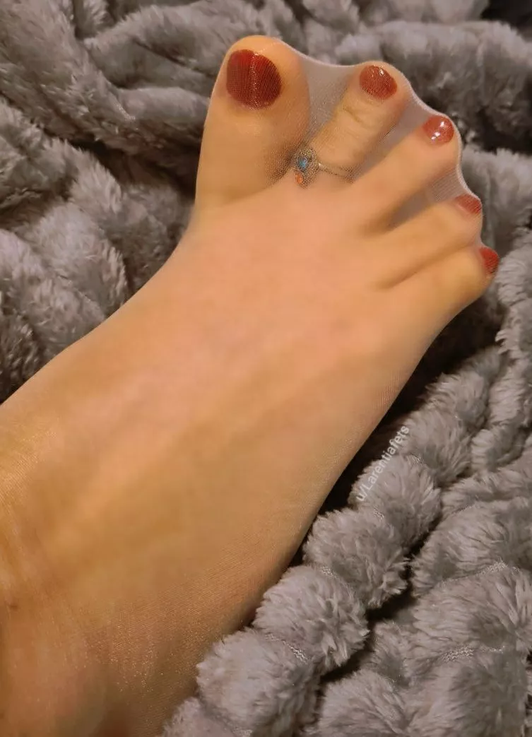 My new toe ring. My new toe ring.