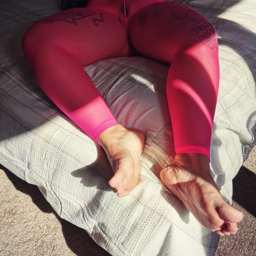My new yoga pants showed up and they're a bit see through....do you think I should wear these to the gym? 😜 My new yoga pants showed up and they're a bit see through....do you think I should wear these to the gym? 😜