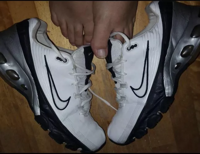 My Nikes and my warm sweaty toes that just came outta them!! 👃🏻🦶🤤🤤