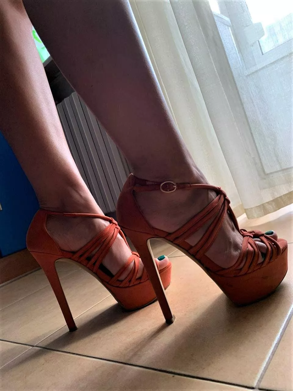 My orange moodπ for you this Friday and amazing heelsπ₯ My orange moodπ for you this Friday and amazing heelsπ₯
