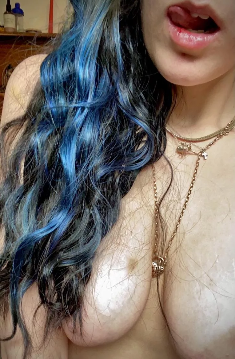 My other favorite colour is blue…lucky I love having bruises from playing🖤💙 My other favorite colour is blue…lucky I love having bruises from playing🖤💙