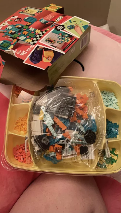 My perfect Daddy gave his princess the perfect gift for Valentine’s Day 💕 I am so very lucky 😭 Can’t wait to build it with him tomorrow 💕💕