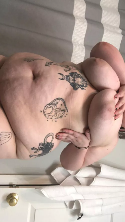 My pussy is so squishy and my tits are so soft 🥺I need someone to grab my tummy