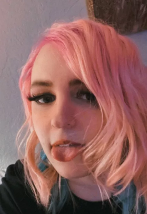 My roommate begged me to let her do my makeup after I dyed my hair My roommate begged me to let her do my makeup after I dyed my hair