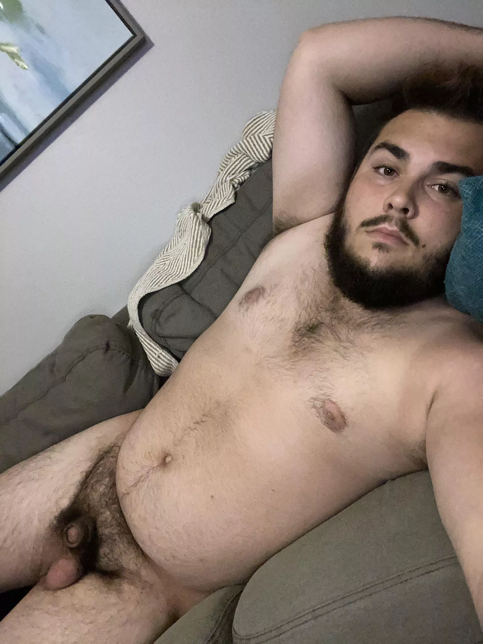 My roommate may or may not have walked in on me in the living room taking this pic 😂 how do you think he reacted? 😅