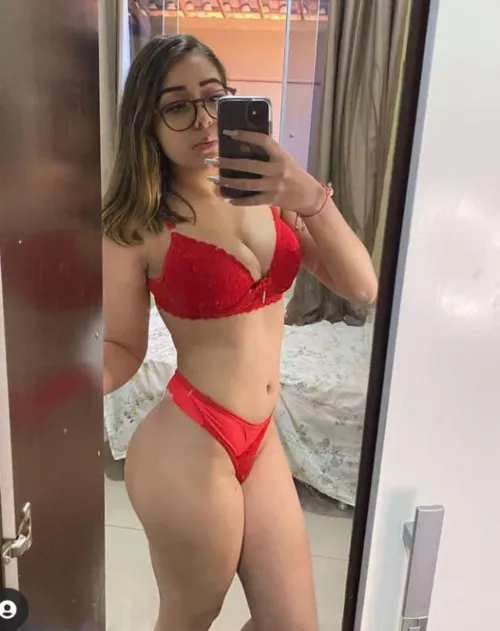 My simple mistress seeking for more submissive slave whoās ready to serve me and we explore kinks together chat me on Snapchat kendrabecca