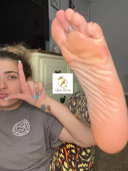 my size 11 foot would literally smush your little face.. & youโd love it๐คค๐