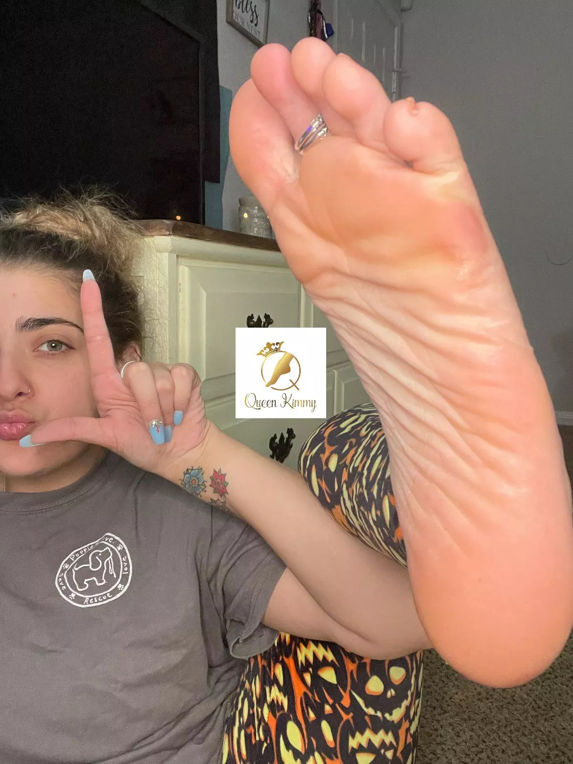 my size 11 foot would literally smush your little face.. & you’d love it🤤😉 my size 11 foot would literally smush your little face.. & you’d love it🤤😉