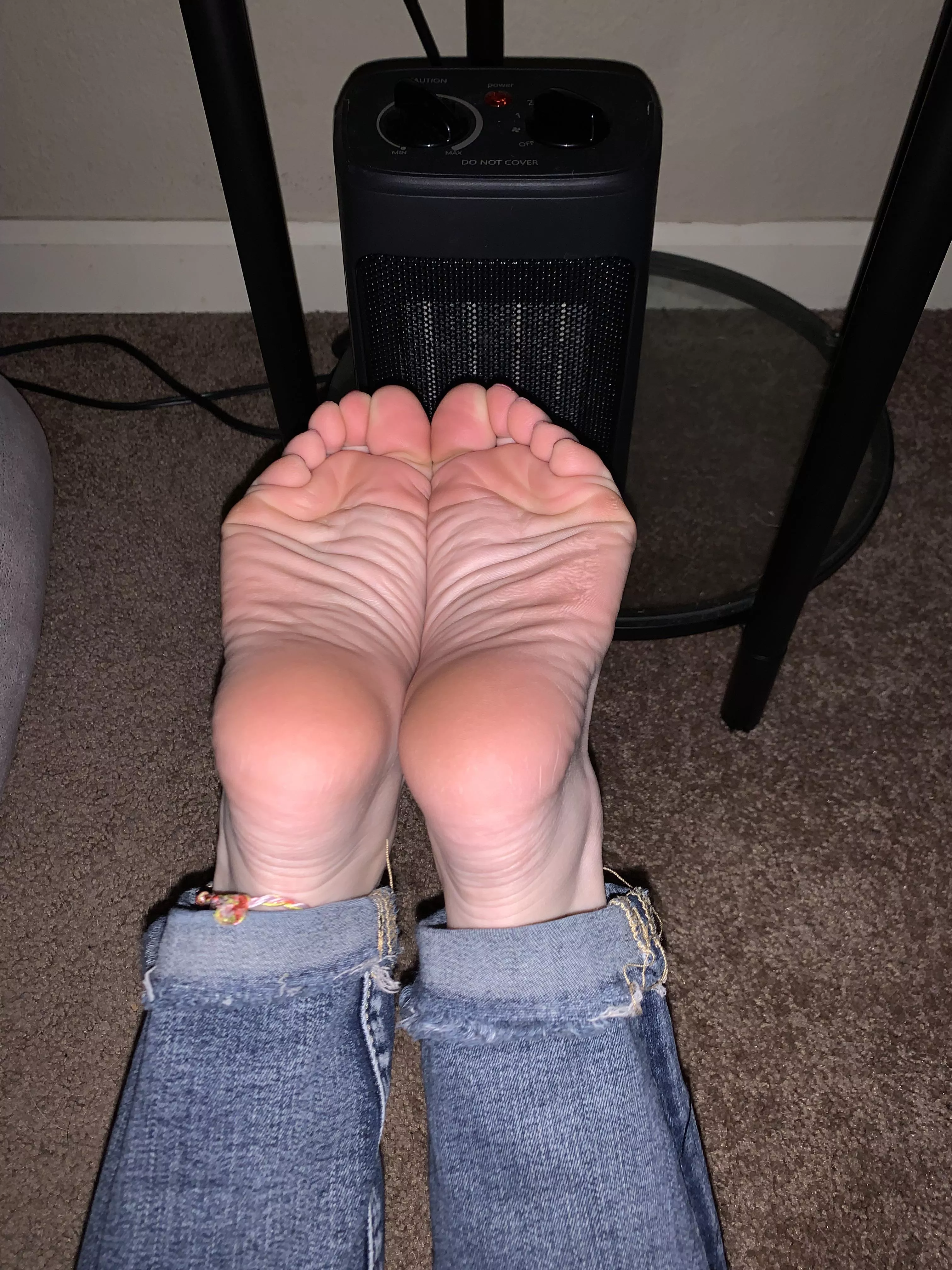 My soles can’t handle this cold weather🥺❄️