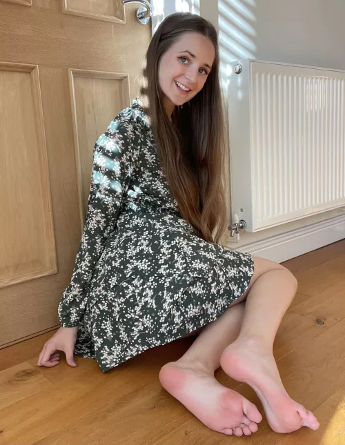 My soles feel so soft today! Can I stroke your face with them?๐ฅบ๐