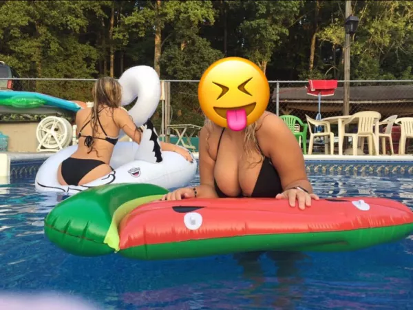 My thick wife and her friend ๐