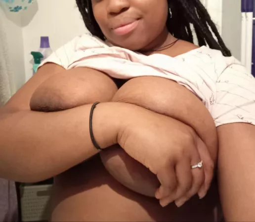 My tits are a bit heavy can you help me hold them?β€οΈ (F)