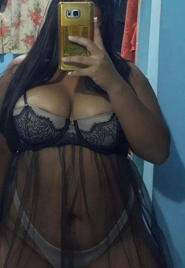 My tits want nibbles😈😈