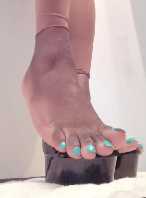 My toes need some hot thick cum My toes need some hot thick cum