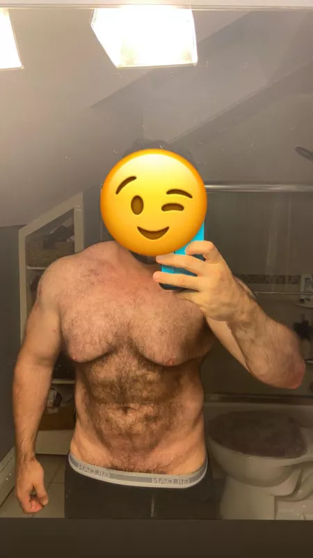 My training has been crap due to a back injury. Eating has been Inconsistent and bad. But getting leaner?🤷🏻♂️
